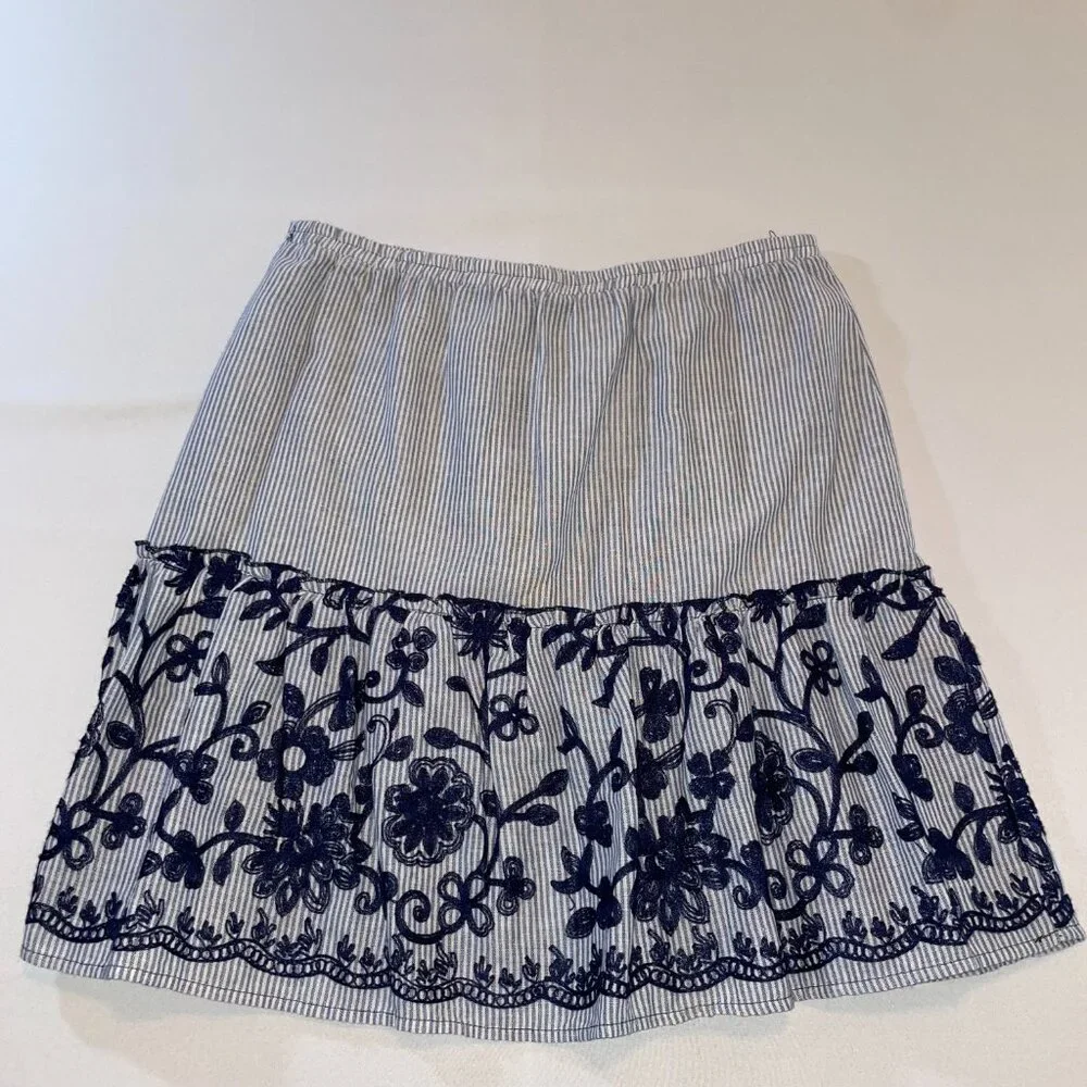 Melissa Paige Women's Skirt Blue and White with Embroidered Flower Size Petite M